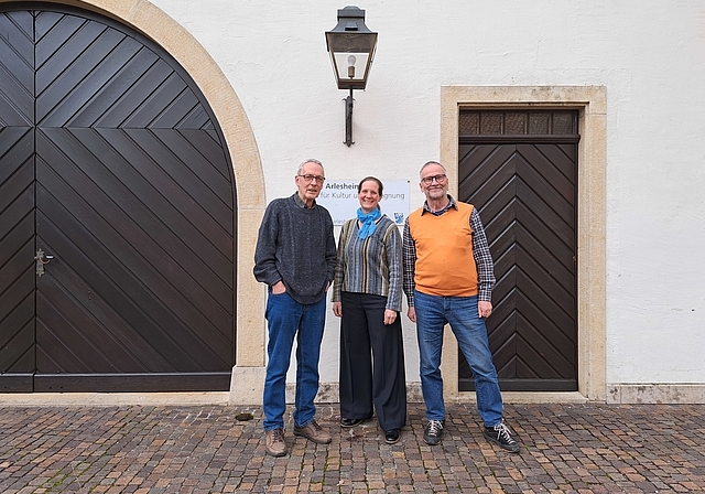 Sprache als Kunstform: (v. l.) Ruedi Bind, Marion Lieberherr und Gerold Ehrsam performen gemeinsam mit Künstlern aus der Region am Samstag in der Trotte in Arlesheim. Foto: Jeannette Weingartner