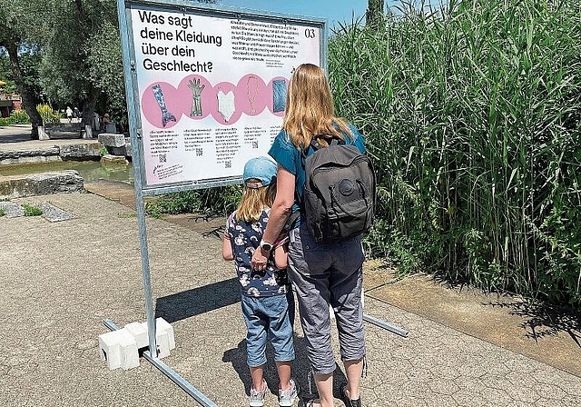 Tafel drei beim Gender-Rundgang: Manche Fragen lassen sich schon früh stellen. Foto: Axel Mannigel