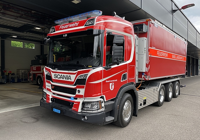 Neues Fahrzeug: Die Stützpunktfeuerwehr kann sich über ein neues Wechselladefahrzeug freuen. Foto: Thomas Immoos