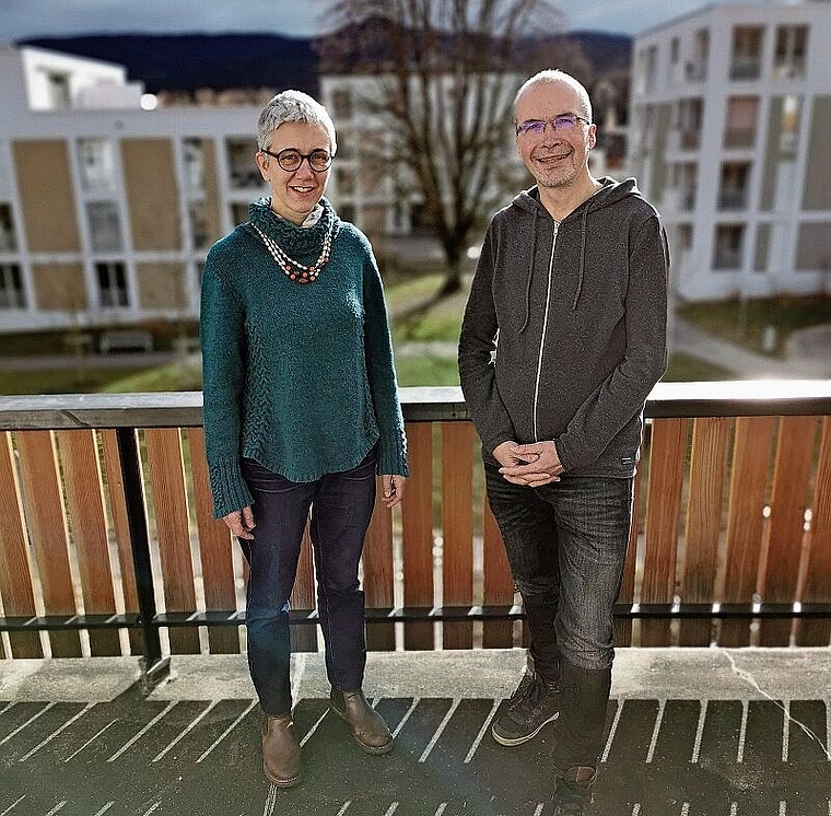 Ziehen nach fünf Jahren «Grüezi Welcome» eine positive Bilanz: Pfarrerin Regine Kokontis und Diakon Christof Klingenbeck. Foto: Melanie Brêchet