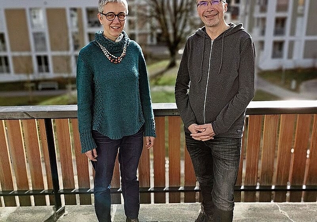 Ziehen nach fünf Jahren «Grüezi Welcome» eine positive Bilanz: Pfarrerin Regine Kokontis und Diakon Christof Klingenbeck. Foto: Melanie Brêchet