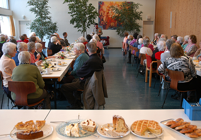 Darf auch an der Jubiläumsfeier nicht fehlen: Ein süsses Buffet mit Kuchen, Torten und Guetzli.  Foto: Bea Asper