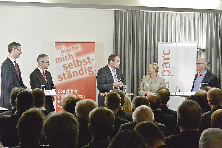 Engagierte Diskussion: Martin Durchschlag, Geschäftsführer HIAG Immobilien, Regierungsrat Thomas Weber, Moderator Thomas Kübler, Iris Welten, Geschäftsführerin BaselArea und Klaus Endress, Präsident des Stiftungsrats Business Parc (v. l.).  Fot