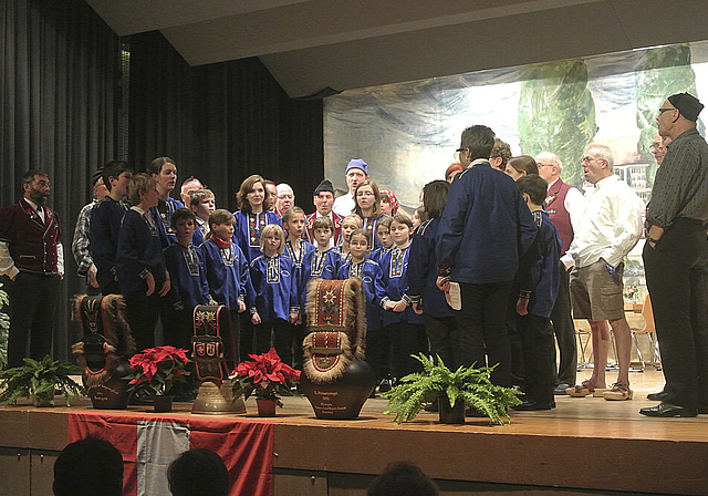 Innerschweizer weisen den Weg: Das Kinderjodlerchörli Zugerland war Gast am traditionellen Jodler-Obe in Reinach.  Foto: Bea Asper