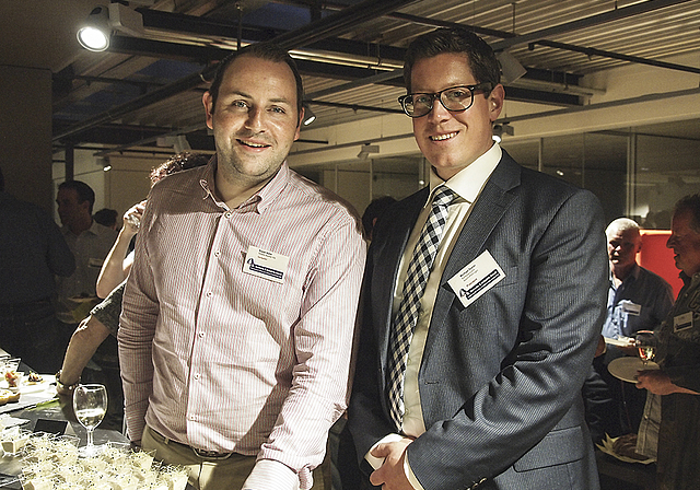 Gastgeber und Präsident: (v. l.) Daniel Hofer von der Stöcklin Küchenmöbelfabrik AG und Michael Dreier vom Gewerbeverein.  Foto: Tobias Gfeller