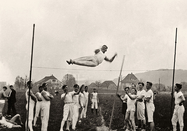 Das waren noch Zeiten: In der Trotte werden ab Sonntag Bilder aus der 150-jährigen Vereinsgeschichte des TVA ausgestellt.  Foto: ZVG