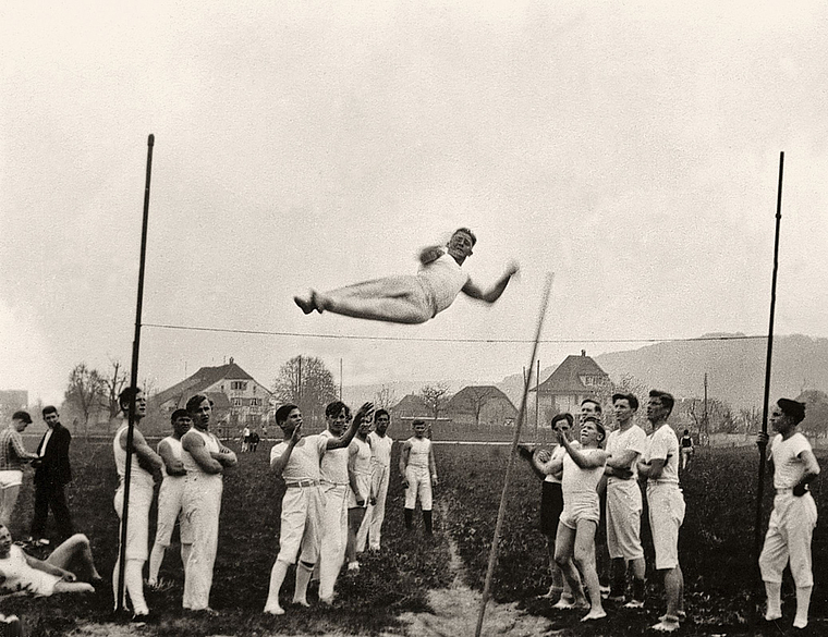 Das waren noch Zeiten: In der Trotte werden ab Sonntag Bilder aus der 150-jährigen Vereinsgeschichte des TVA ausgestellt.  Foto: ZVG