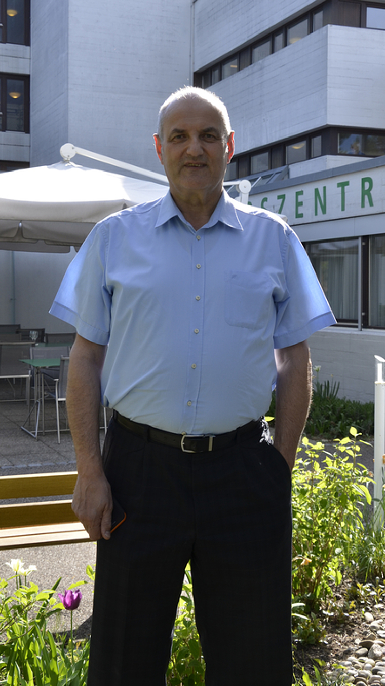 Gibt Auskunft: Jürg Schütz, Stiftungsratspräsident des Alterszentrums Im Brüel.  Foto: Thomas Kramer