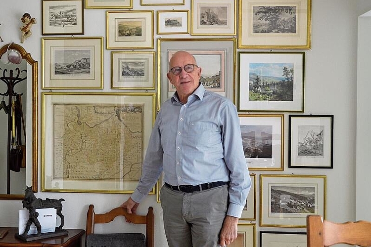 Der Herr der Bilder : Auch in seinem Zuhause zeigt sich Felix Brodbecks Leidenschaft für Bilder und Geschichte. Foto: Mirjam Sinniger