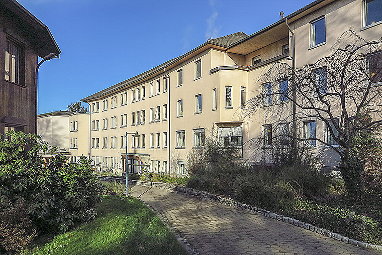 Gehört zum Ortsbild: Diese Ansicht könnte nach Auskunft der Klinikleitung bald der Vergangenheit angehören. Die Planung ist aber noch nicht so weit fortgeschritten, dass darüber das letzte Wort gesprochen ist.  Foto: Edmondo Savoldelli