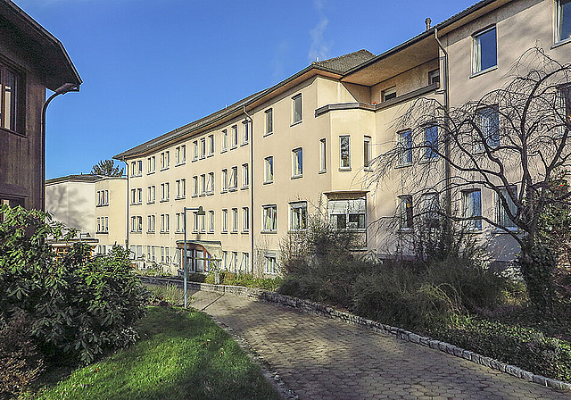 Gehört zum Ortsbild: Diese Ansicht könnte nach Auskunft der Klinikleitung bald der Vergangenheit angehören. Die Planung ist aber noch nicht so weit fortgeschritten, dass darüber das letzte Wort gesprochen ist.  Foto: Edmondo Savoldelli