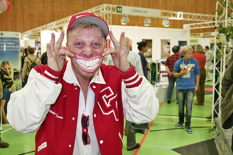 Überall nur lachende Gesichter: vor und in der Mehrzweckhalle Löhrenacker herrschte während dreier Tage beim Publikum und bei den Ausstellern eine Prima Stimmung. Fotos: Thomas Kramer