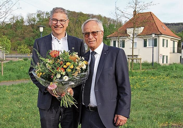 Übergabe: Der scheidende Verwaltungsratspräsident Alex Kummer (rechts) und sein Nachfolger Andreas Büttiker. Foto: Tobias Gfeller