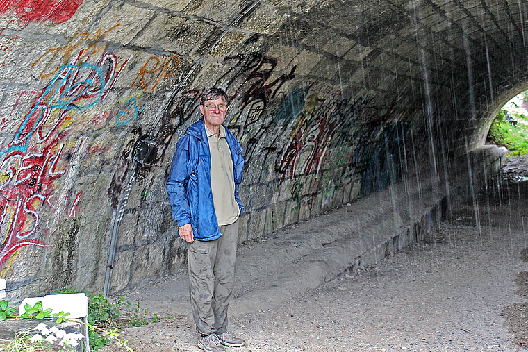 Exkursion mit Anton Schaffhauser: Dieser Tunnel aus dem Jahre 1880 neben dem Aescher Bahnhof gehörte einst zum
