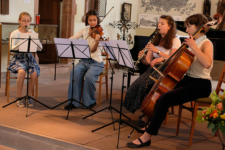 Grosse Spielfreude: (v. l.) Alina Chloé Mundorff, Franziska Brunner, Flurina Bürklin und Viola Gund. Foto: Thomas Brunnschweiler