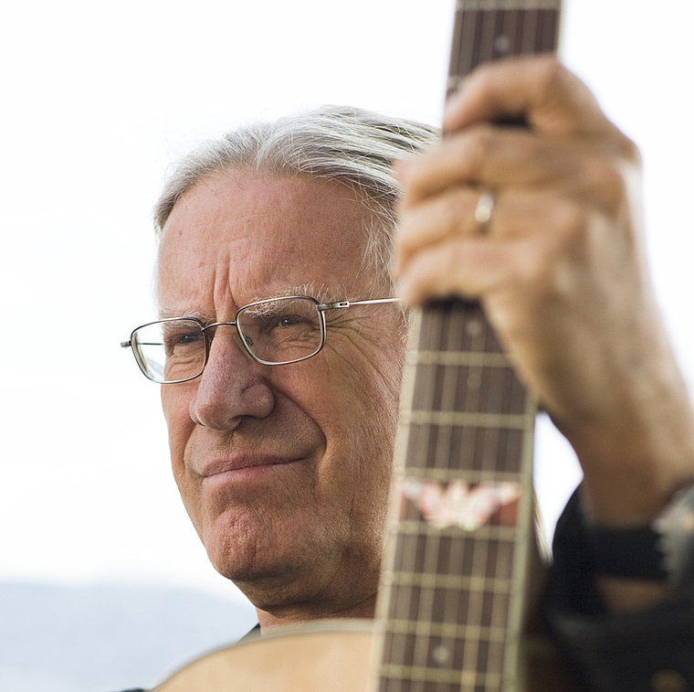 «Manche Journalisten brachten da einiges durcheinander.» Musikerlegende Toni Vescoli nutzt seinen Auftritt in Münchenstein vom Freitag in einer Woche (Beginn 20 Uhr) auch, um wieder etwas Ordnung in seine Biografie zu bringen.  Foto: ZVG