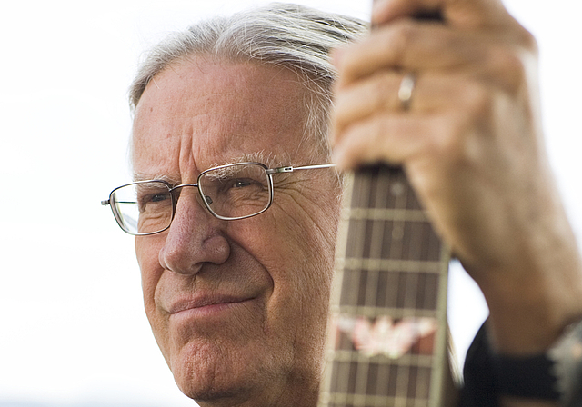 «Manche Journalisten brachten da einiges durcheinander.» Musikerlegende Toni Vescoli nutzt seinen Auftritt in Münchenstein vom Freitag in einer Woche (Beginn 20 Uhr) auch, um wieder etwas Ordnung in seine Biografie zu bringen.  Foto: ZVG