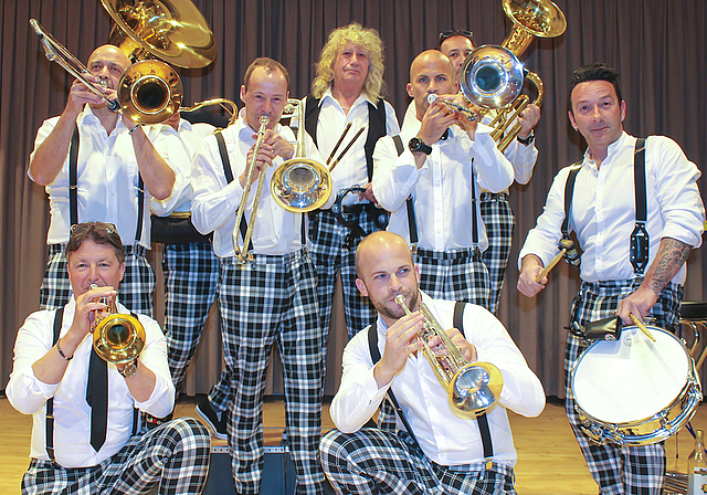 Verstärkung gesucht: Die neunköpfige Brass-Formation Black Box Music sucht noch einen zusätzlichen Trompeter.  Foto: Caspar Reimer