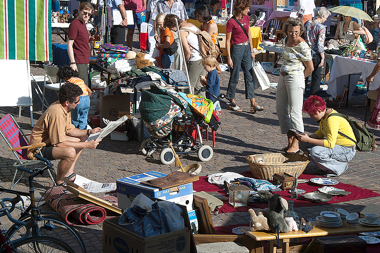 Kunterbunt und wiederverwertbar: Am Samstag dürfte für jeden ein Schnäppchen zu machen sein. Foto: Roland Zumbühl