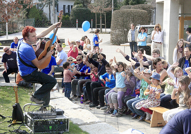 Stimmunskanone: Chrstian Schenker hatte bei Kindern und Erwachsenen grossen Erfolg   Fotos: Edmondo Savoldelli