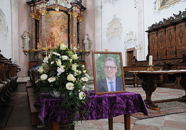 Grosse Anteilnahme: Das Baselbiet erwies dem am Samstag vor einer Woche verstorbenen Regierungsrat die letzte Ehre.  Foto: ZVG