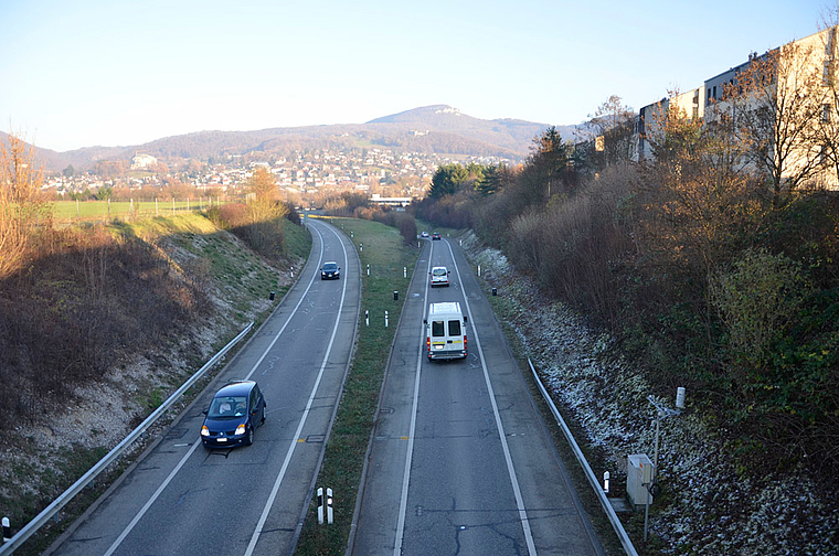 Zuerst einen Bypass auf die H18 in Richtung Laufen realisieren? Aeschs Gemeindepräsidentin Marianne Hollinger könnte sich eine Etappierung des Vollanschlusses Aesch vorstellen.  Foto: Thomas Kramer