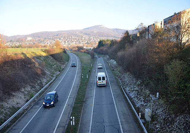 Zuerst einen Bypass auf die H18 in Richtung Laufen realisieren? Aeschs Gemeindepräsidentin Marianne Hollinger könnte sich eine Etappierung des Vollanschlusses Aesch vorstellen.  Foto: Thomas Kramer