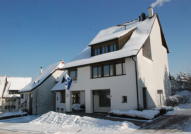 Pfeffingen (Gemeindehaus): Eitel Sonnenschein und Spezialfall im Birseck. Politiker fassen sich hier mit Samthandschuhen an. Foto: Thomas Brunnschweiler