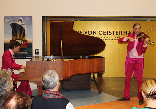 Pretty in Pink: Les Papillons am letzten Sonntag im Musikautomatenmuseum in Seewen.  Foto: Dimitri Hofer