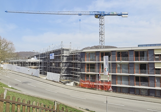 Baustelle Hofmatt: Der Bau schreitet voran – die Gemeinde beteiligt sich am 7-Millionen-Loch.  Foto: Edmondo Savoldelli