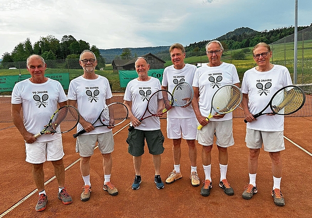 Das 60+-Team TC Laufen: (v. l.) Christoph Teuber, Stephan Jeker, Urs Jeker, René Plüss, Hanspeter Brodbeck und Thomas Tschäni. Foto: zvg