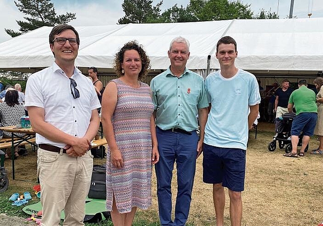 Politprominenz: (v. l.) Gemeindepräsident Daniel Urech, Gemeinderätin Maria Montero Immeli, Nationalrat Felix Wettstein und Gemeinderat Kevin Voegtli. Foto: Bea Asper
