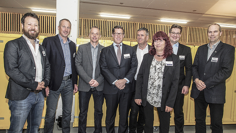 Michael Jost und Mark Weber-Jost fungierten für die 40. Generalversammlung als Gastgeber: Daneben der Vorstand des Gewerbevereins mit Lukas Müller, Michael Dreier, Silvan Ulrich, Claudia Schreiber, Stephan Hohl und Dieter Zwicky (v. l.).  Foto: Bor