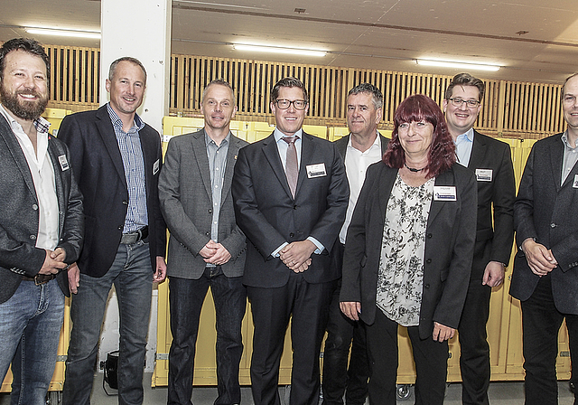 Michael Jost und Mark Weber-Jost fungierten für die 40. Generalversammlung als Gastgeber: Daneben der Vorstand des Gewerbevereins mit Lukas Müller, Michael Dreier, Silvan Ulrich, Claudia Schreiber, Stephan Hohl und Dieter Zwicky (v. l.).  Foto: Bor