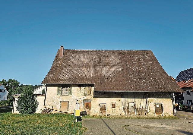 Sorgt in Brislach für hitzige Diskussionen: das Studerhaus im Dorfkern. Foto: Melanie Brêchet