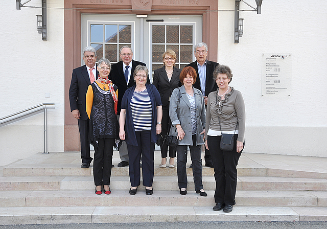 Preisträger und Laudatoren: v. l. Peter Meyer, Präsident der Bürgergemeinde, Verena Burkolter, Cyrill Thummel, Edith Hänggi, Marianne Hollinger (Gemeindepräsidentin), Martha Hofer und Josy Oberli.  Foto: Isabelle Hitz