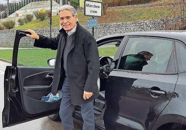 Sucht noch ehrenamtliche Fahrerinnen und Fahrer: Willy Toggenburger, Gründer, Präsident und selbst Fahrer des Münchensteiner Fahrdienstes. Foto: Benedikt Kaiser