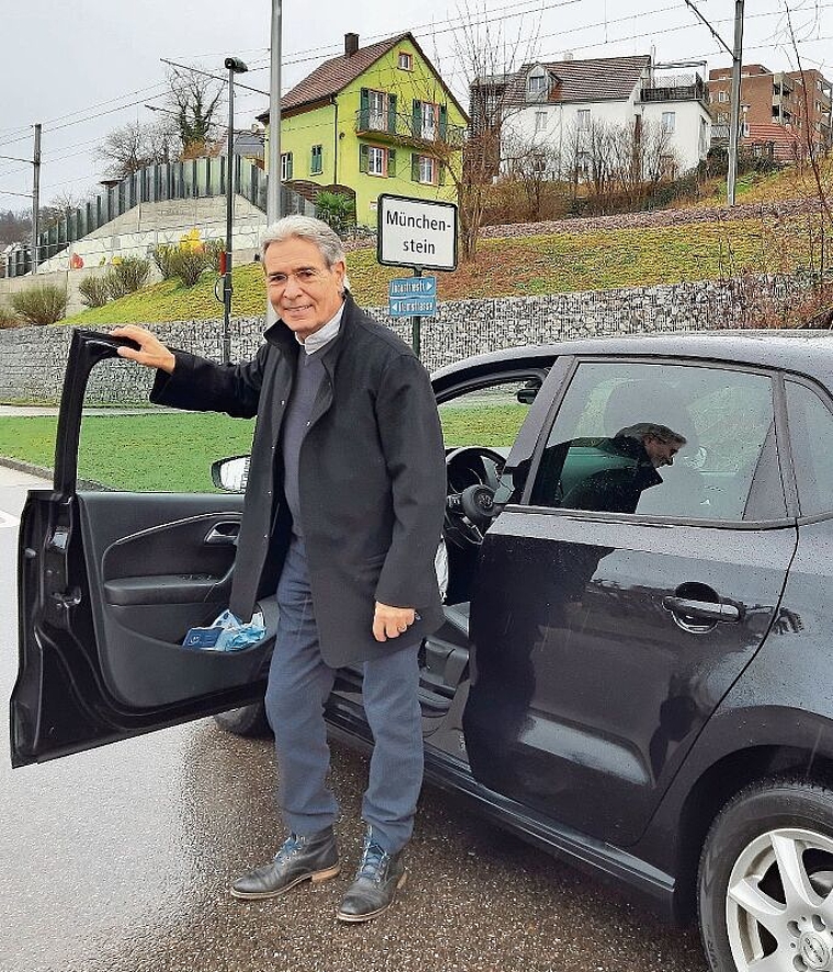 Sucht noch ehrenamtliche Fahrerinnen und Fahrer: Willy Toggenburger, Gründer, Präsident und selbst Fahrer des Münchensteiner Fahrdienstes. Foto: Benedikt Kaiser