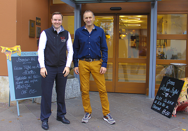 Gastgeber und Stammgast: Lukas Dobler und Daniel Dillier.  Foto: Tobias Gfeller