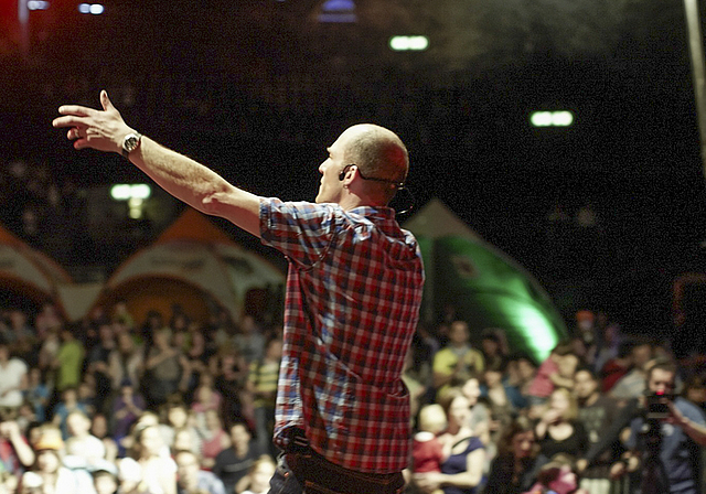 Sorgt für gute Stimmung: Kinderliedermacher Andrew Bond wird ein Konzert für die ganze Familie gestalten.  ZVG