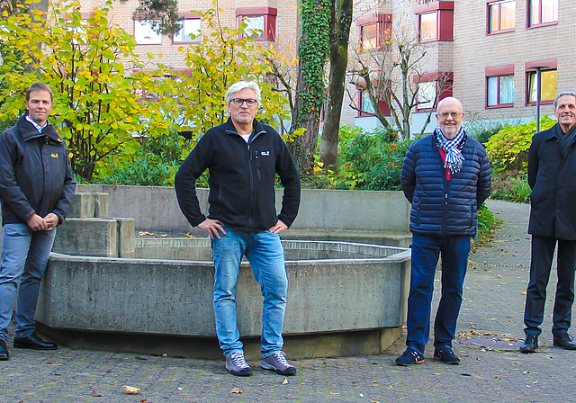 Zeigen sich besorgt über die Pläne (v.l.): Christian Schüpbach, Ignaz Furger, Bernhard Schärer, Bruno Delz, Anwohner von
