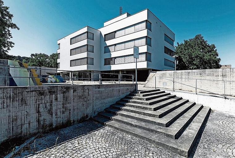 Konflikt entbrannt: Die Sekundarschule Reinach – hier der Standort Bachmatten – steht bald ohne die komplette bisherige Schulleitung da. Foto: Kenneth Nars