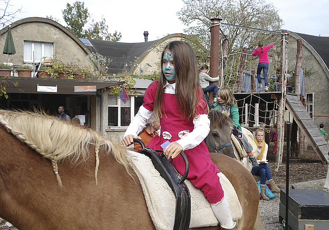 Zur Abwechslung ein Ritt auf dem Einhorn: Diese Prinzessin war unterwegs ins Feenland.  Foto: Bea Asper