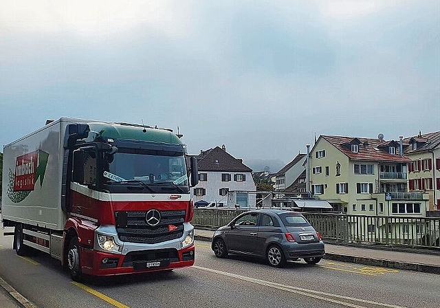 Verkehrsbelastung: Ob der Zubringer die viel befahrene Bruggstrasse in Dornach wirklich entlastet, darüber waren sich die Gemeinderatsmitglieder nicht einig. Foto: Fabia Maieroni