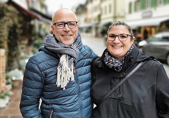 Haben derzeit die Zügel in der Hand: Beat Nussbaumer und Daniela Wey bilden aktuell das neue Laufner Fasnachtskomitee. Foto: Melanie Brêchet