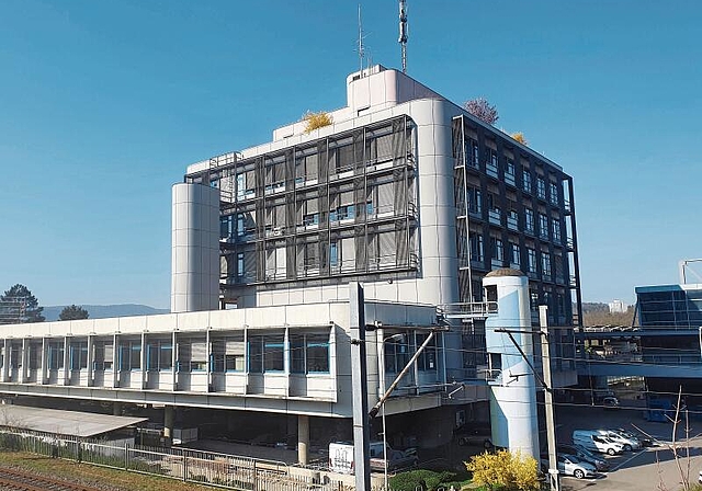 Wird abgerissen: Anstelle des bestehenden Gebäudes sollen in einem Hochhaus moderne Büros entstehen. Foto: Fabia Maieroni
