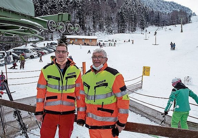 Die Chefs freuts: Pascal Grolimund (l.), neuer, und Urs Kaufmann, zurückgetretener Präsident. Foto: Martin Staub