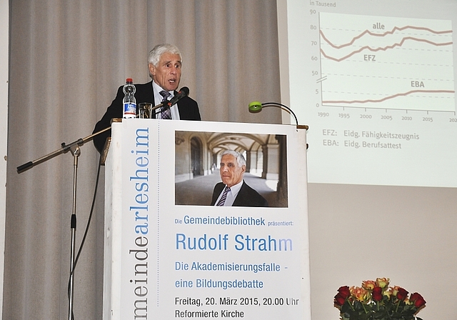 Engagiert: Rudolf Strahm sprach an dem von der Gemeindebibliothek Arlesheim organisierten Abend über die Bedeutung der Berufsbildung.  Foto: Isabelle Hitz