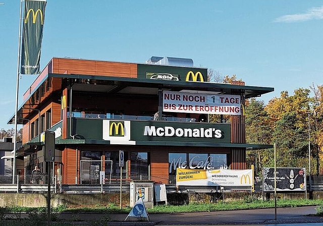 Vom ikonischen Häuschen zum zweigeschossigen Würfel: So sieht der neue McDonald’s in Münchenstein neu aus. Foto: Benedikt Kaiser