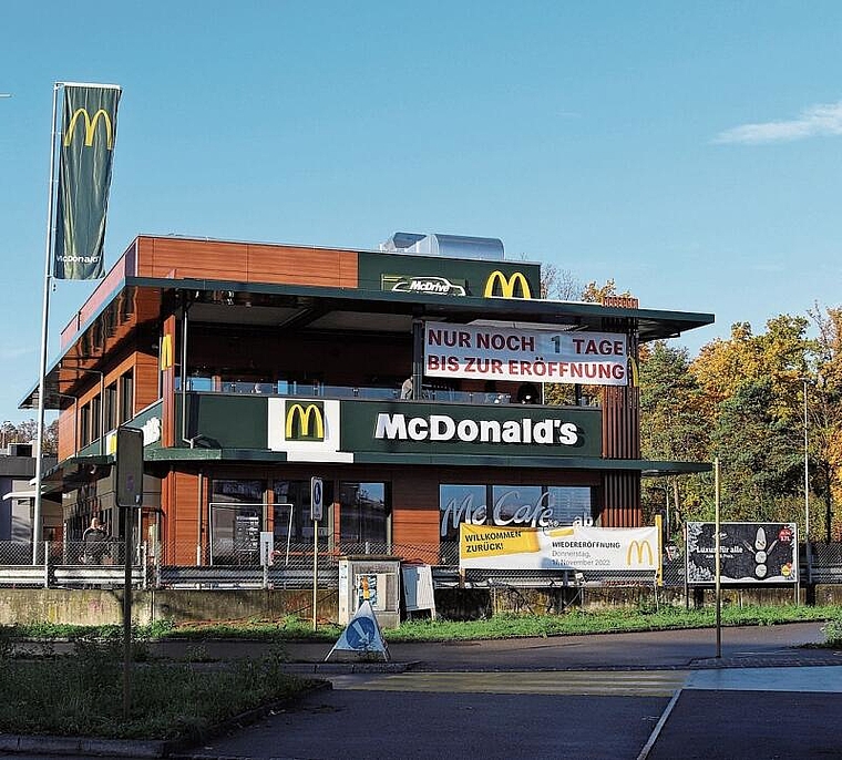 Vom ikonischen Häuschen zum zweigeschossigen Würfel: So sieht der neue McDonald’s in Münchenstein neu aus. Foto: Benedikt Kaiser